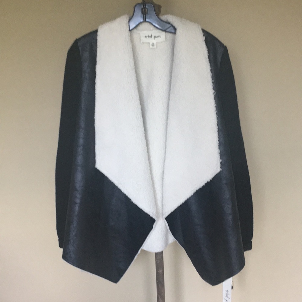 Chic faux leather sweater/coat